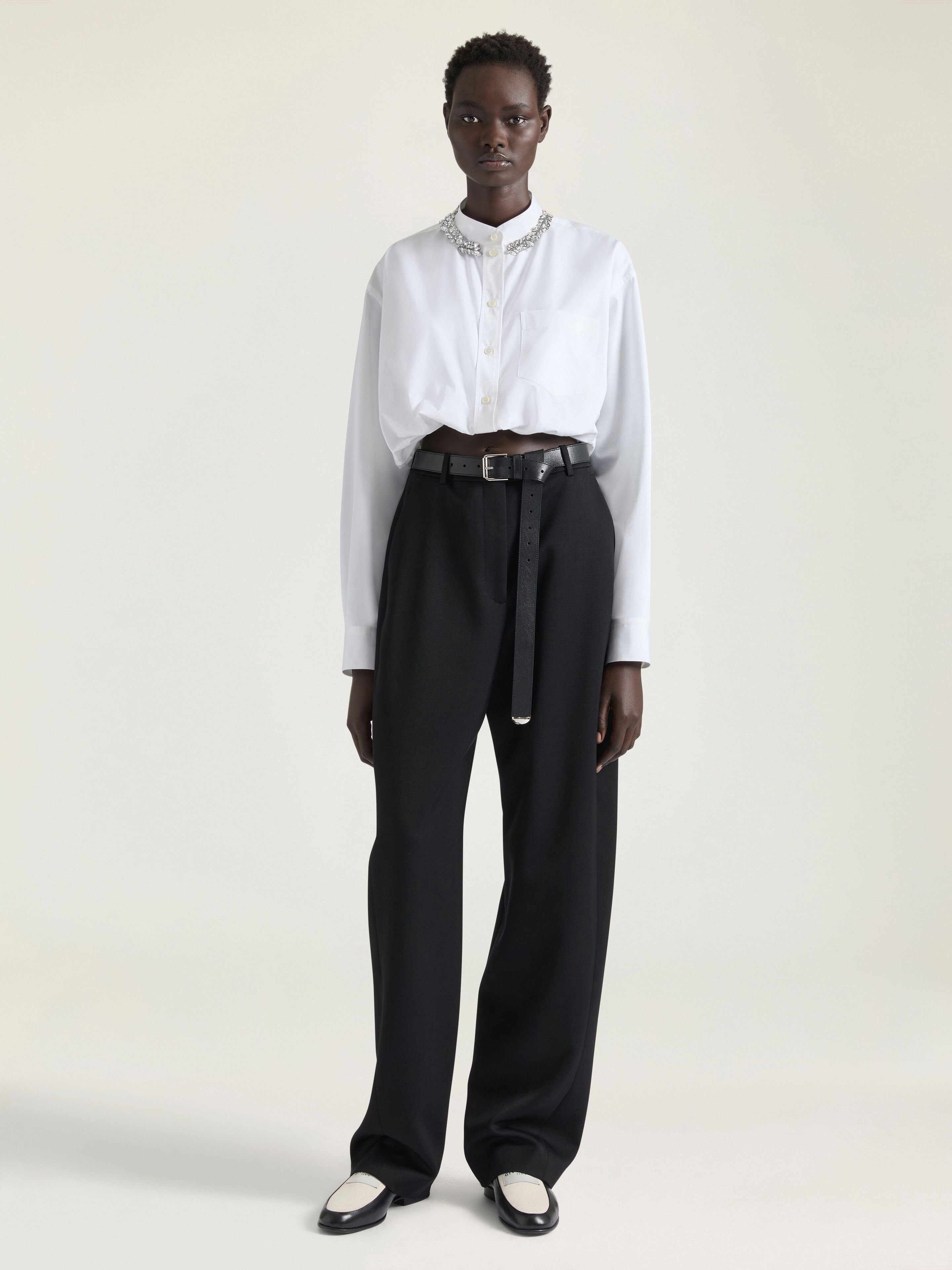Cropped shirt in poplin with crystals
